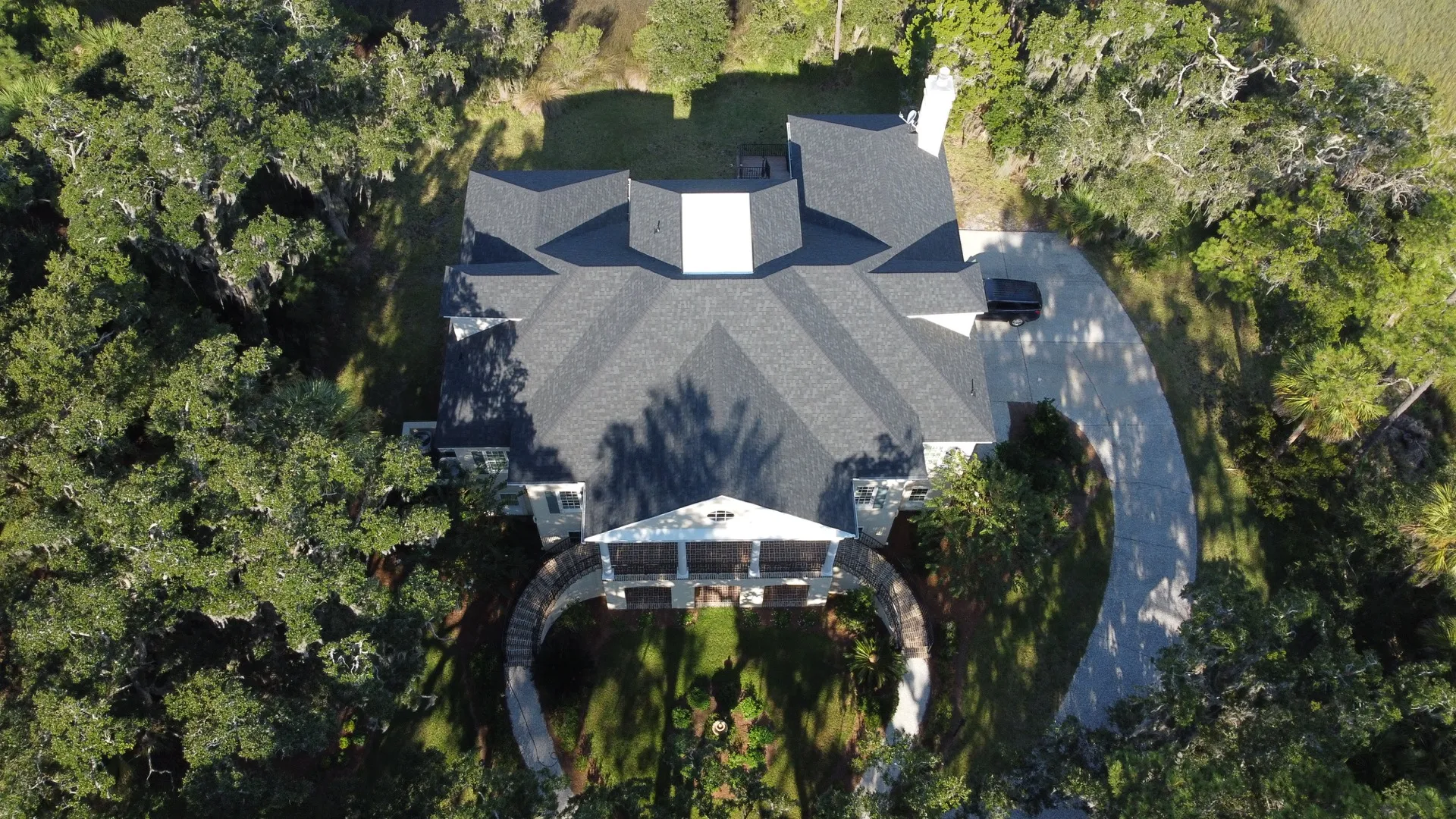 A Skidaway Island estate with a new roof set among the live oaks